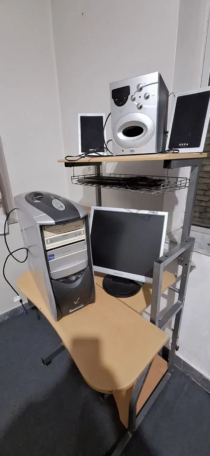 فروش میز و کامپیوتر کار کرده|رایانه رومیزی|تالش, هشتپر|دیوار