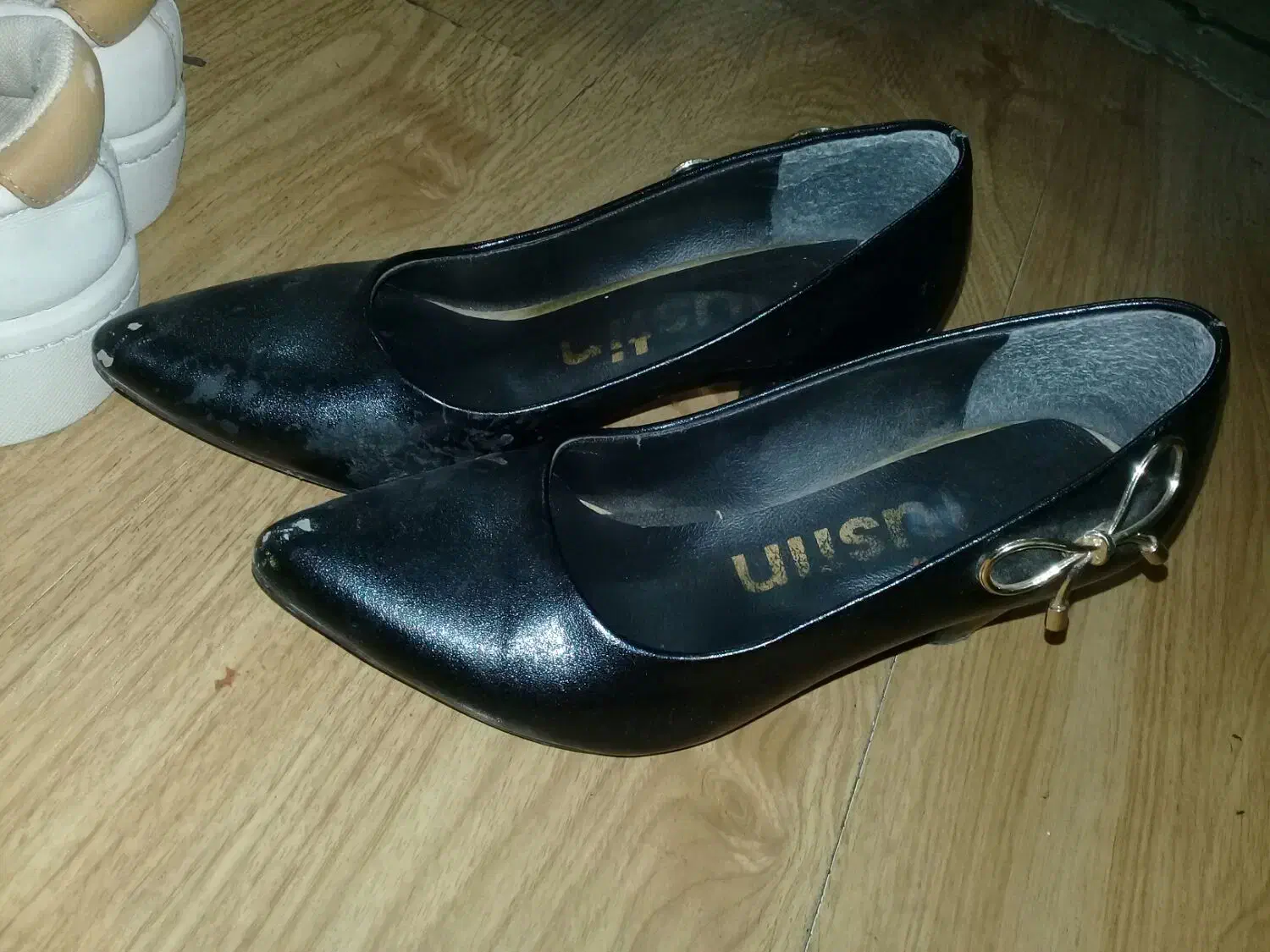 کفش اسپرت وراحت سایز ۴۰ کرم رنگ وکفش مشکی مجلسی ۳۶|کیف، کفش، کمربند|مشهد, هفت تیر (آب و برق)|دیوار