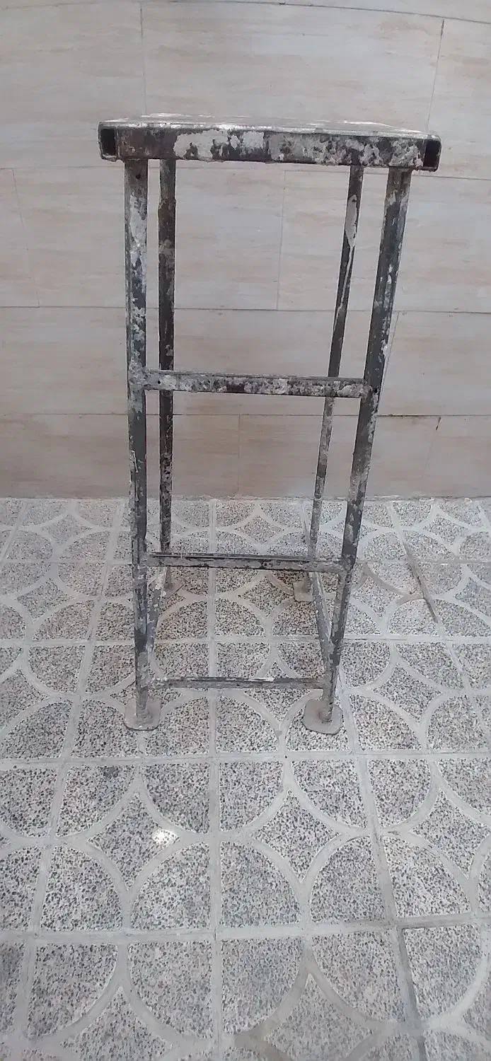 چهار پایه سالم|صندلی و نیمکت|قدس, شهرقدس|دیوار