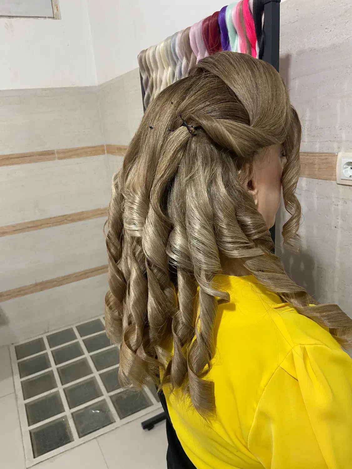 تخفیف میکاپ و شنیون|خدمات آرایشگری و زیبایی|دورود, |دیوار