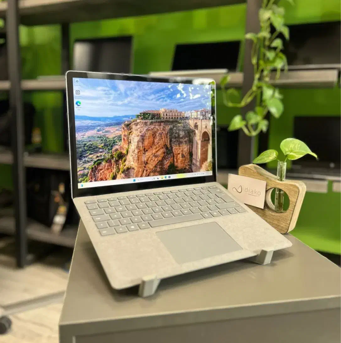 لپ‌تاپ Surface کارکرده ، از دم قسط ، با یک برگ چک|رایانه همراه|کرج, اصفهانی‌ها|دیوار