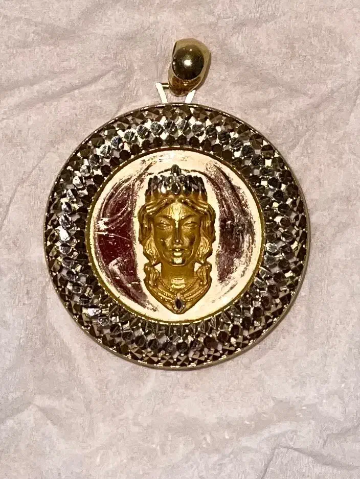 مدال ورساچ|جواهرات|یاسوج, |دیوار