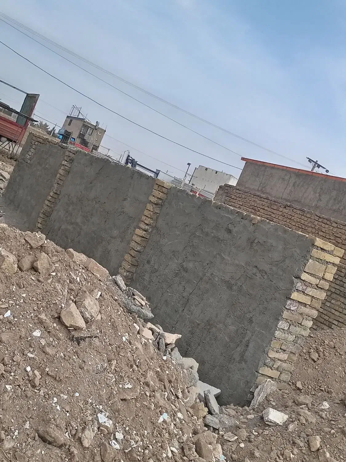 چهاردیواری شهرک صنعتی فرودگاه|فروش دفتر صنعتی، کشاورزی، تجاری|سبزوار, شهرک صنعتی فرودگاه|دیوار