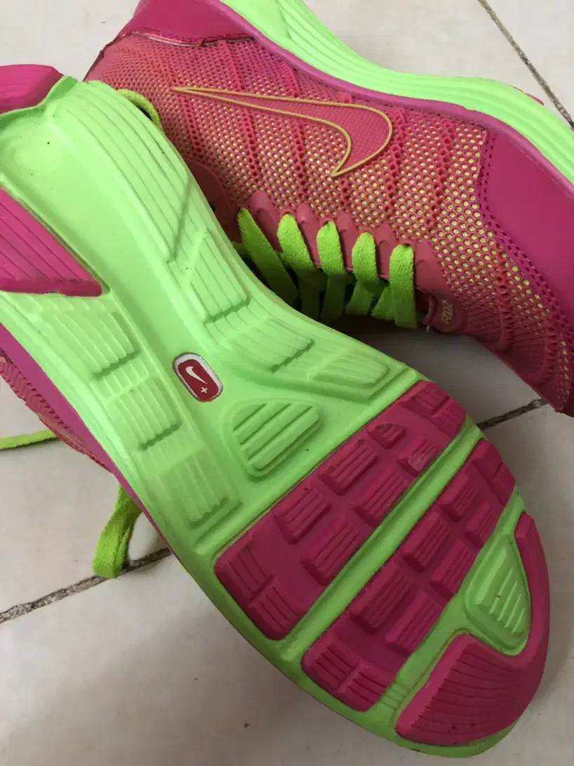 کفش نایک خارجی مشخصات دار.|کیف، کفش، کمربند|گرگان, |دیوار