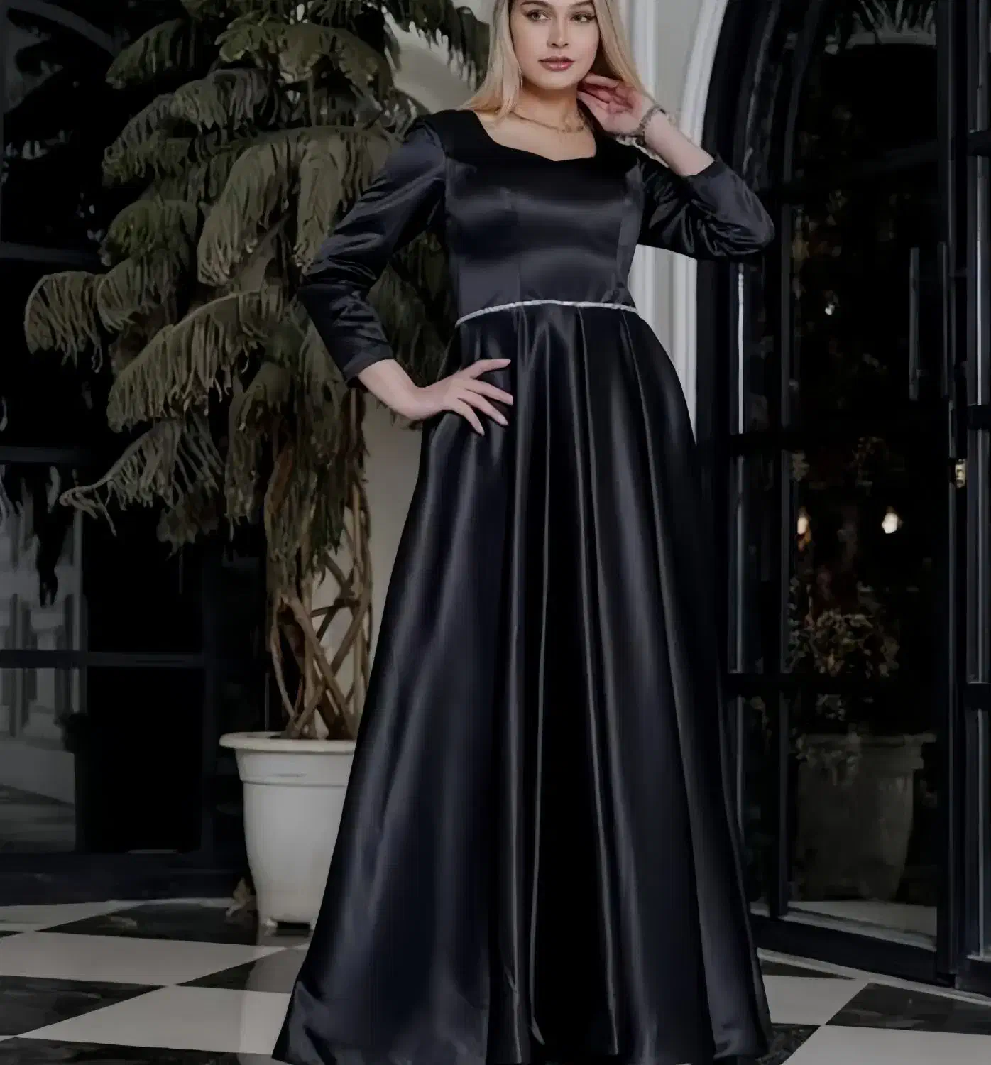 دو عدد پیرهن مجلسی|لباس|خرمآباد, |دیوار