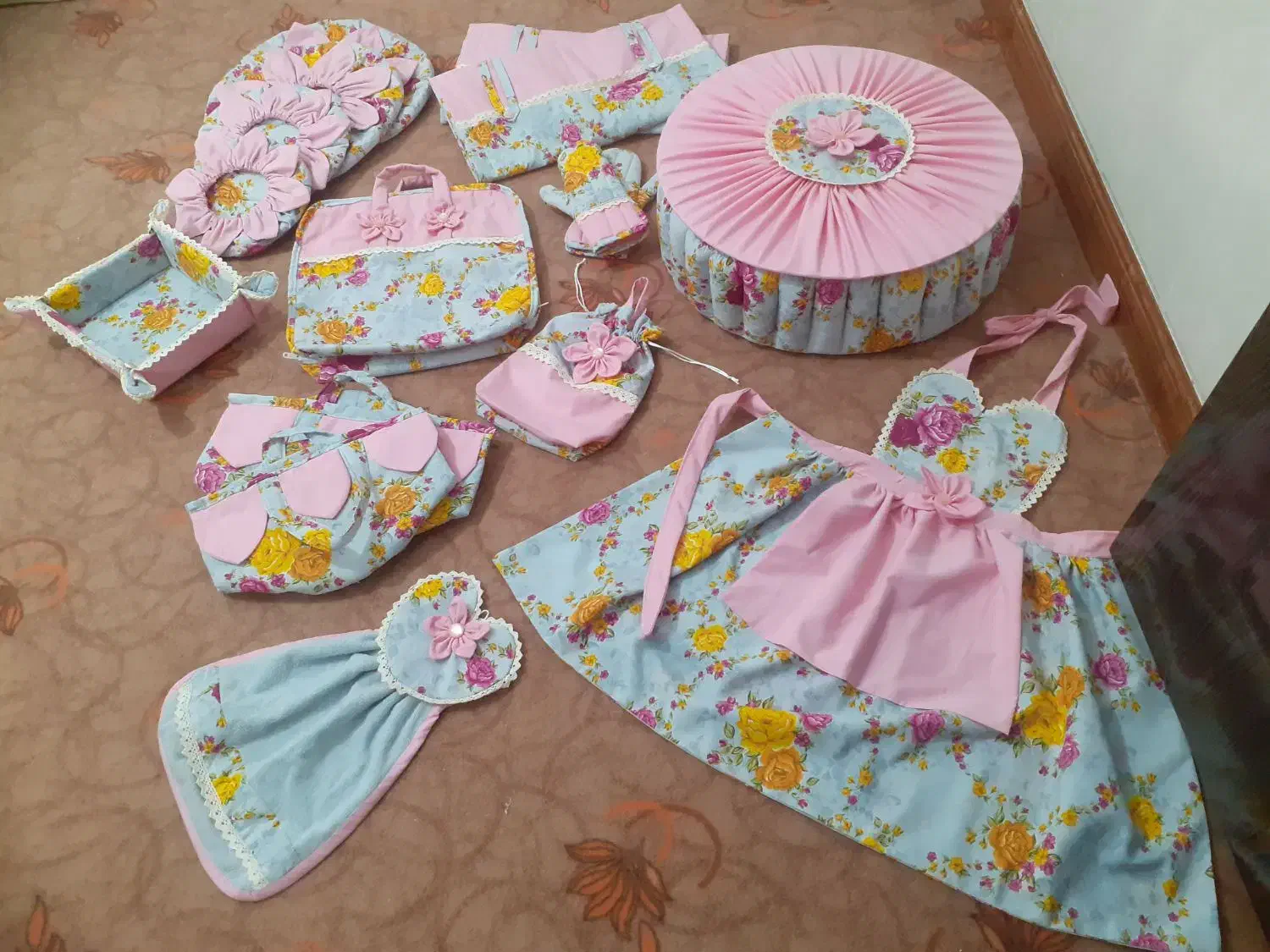 دوخت سرویس کامل آشپزخانه عروس|سفره، حوله، دستمال آشپزخانه|گلپایگان, |دیوار