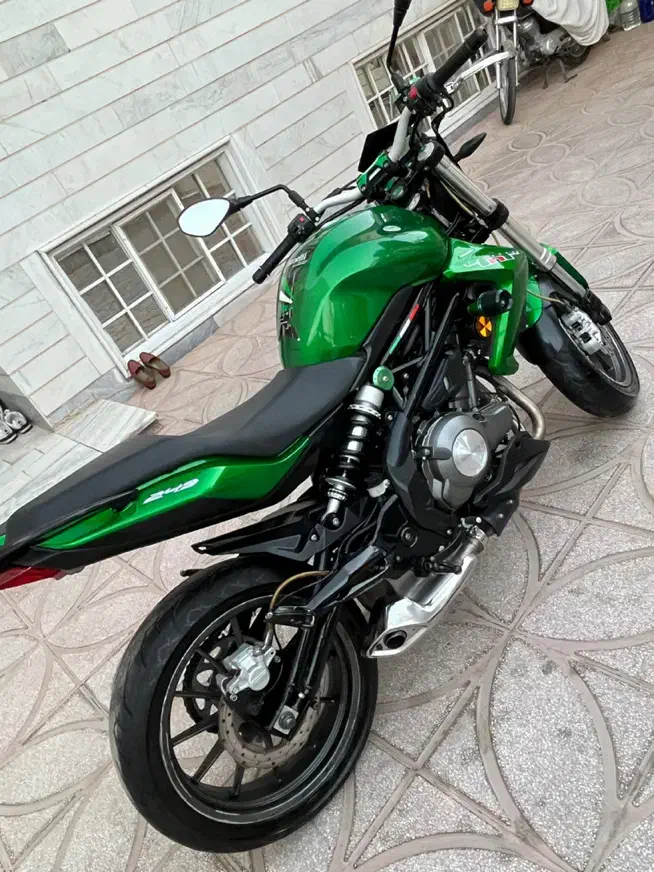 بنلی 300|موتورسیکلت|اندیشه, اندیشه فاز ۳|دیوار