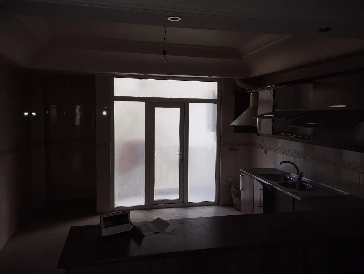 ۹۰ متری فول امکانات نورگیر مناسب