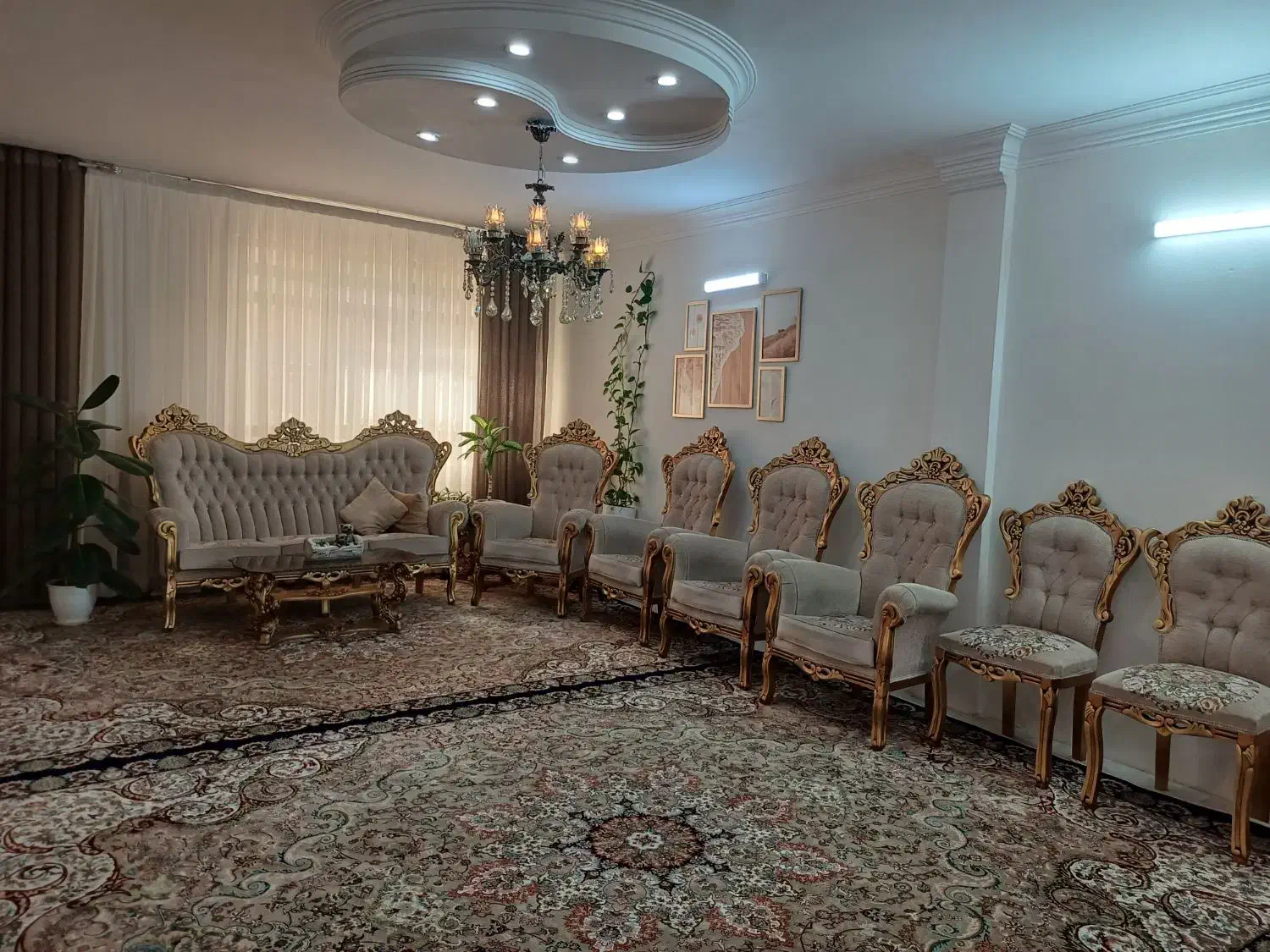 مبل ۹نفره سلطنتی بامیزعسلی|مبلمان خانگی و میز عسلی|مشهد, چهارچشمه|دیوار