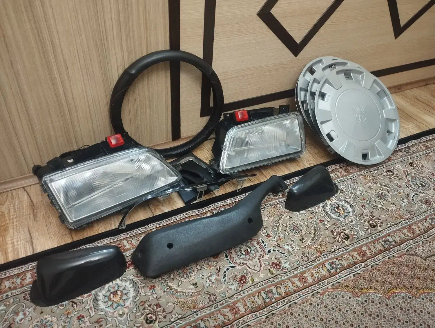 چراغه ۴۰۵ دورفرمان و قالپاق و فرمان ۴۰۵|قطعات یدکی و لوازم جانبی|تبریز, |دیوار