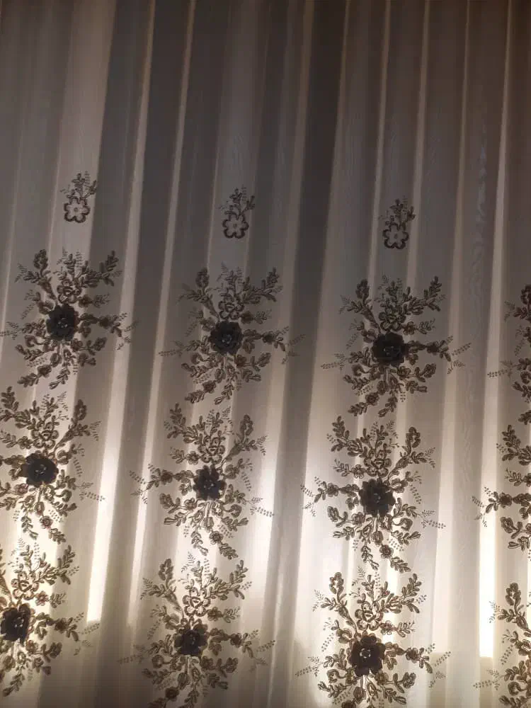 پرده پذیرایی به همراه کتیبه|پرده، رانر، رومیزی|اهواز, کوی مهدیس|دیوار