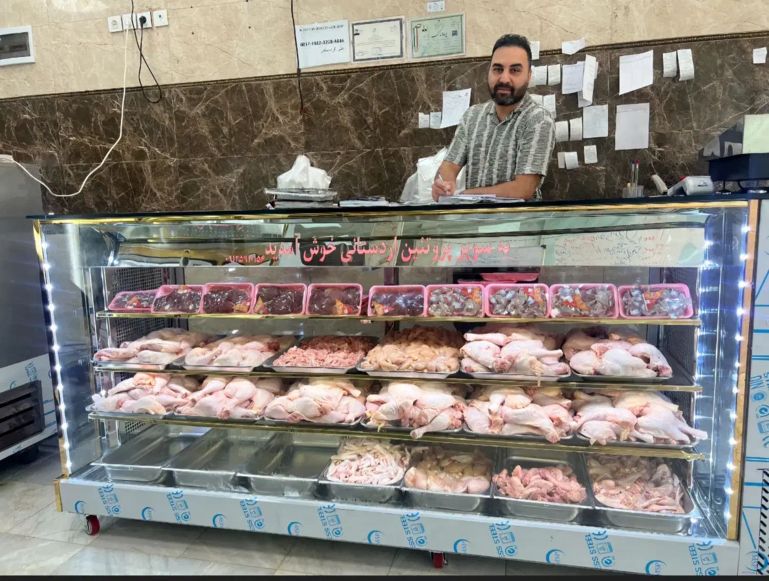 نیازمند 2کارگرساده|استخدام خدمات فروشگاه و رستوران|زرند, |دیوار