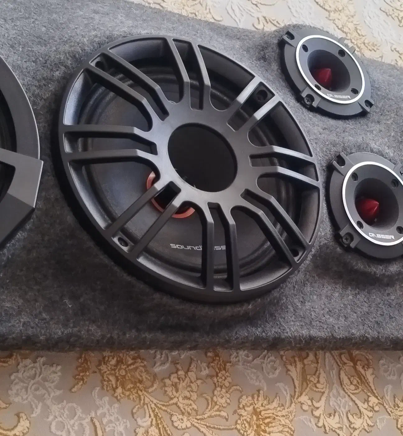 میدرنج|صوتی و تصویری|باغ بهادران, |دیوار