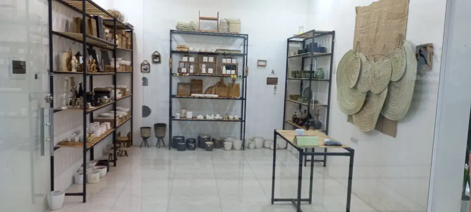 فروش ۴ عدد قفسه بزرگ و میزو صندلی|کتابخانه، شلف، قفسههای دیواری|قروه, |دیوار