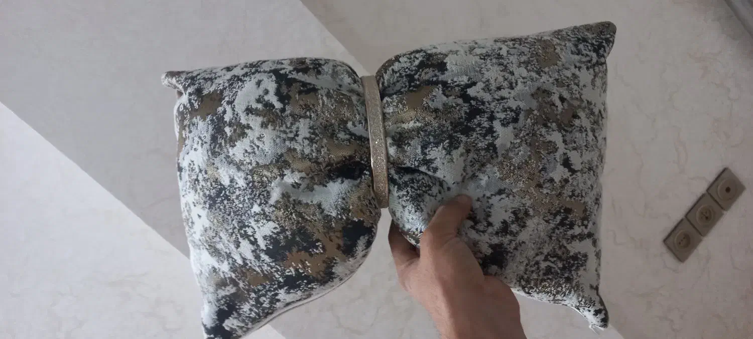 بالش رومبلی|رختخواب، بالش، پتو|خوی, |دیوار