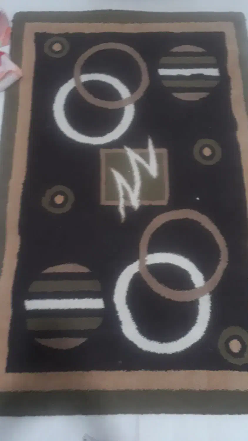 قالی ۱ در ۱ونیم|فرش|شیراز, گچی|دیوار