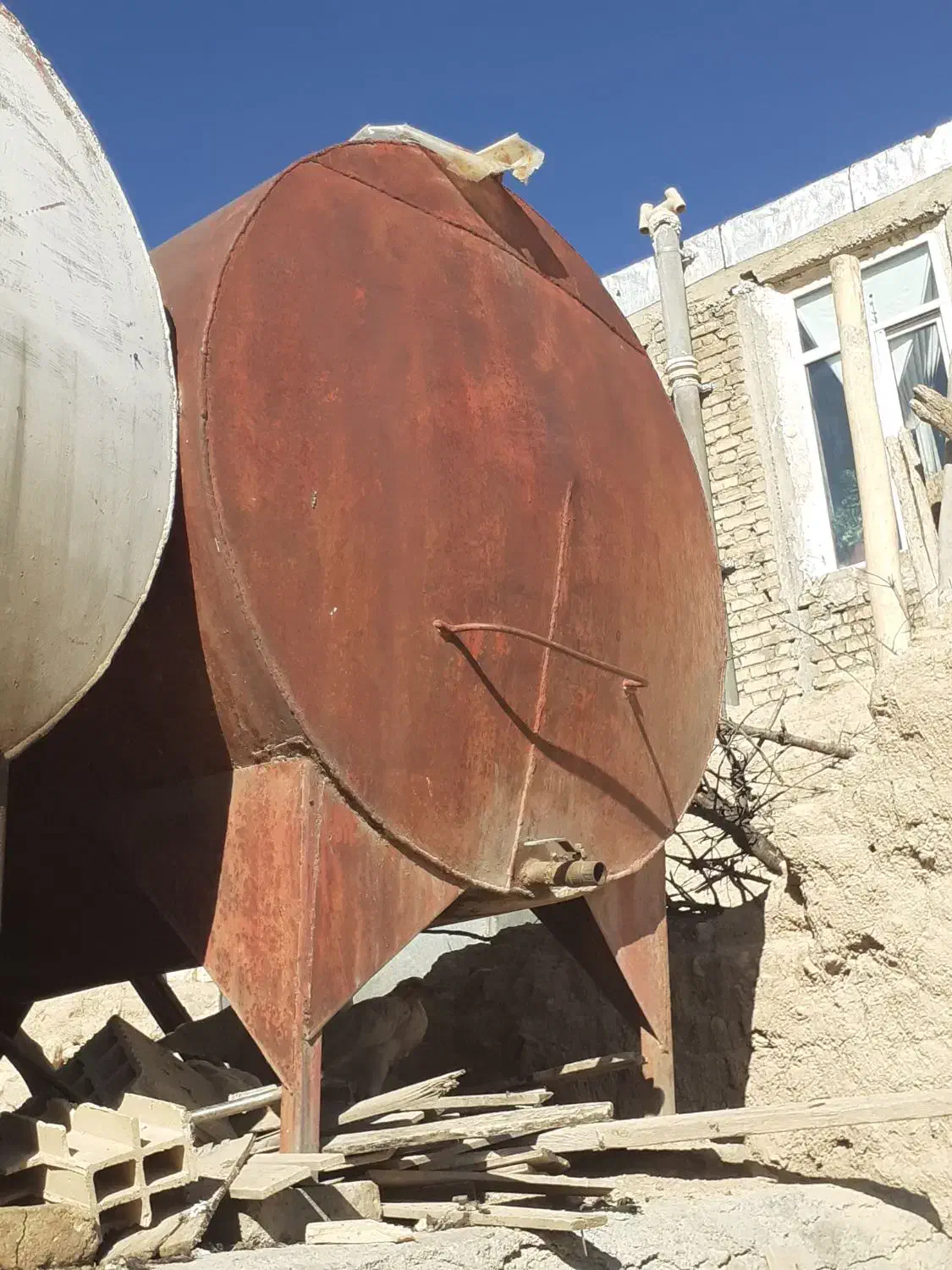 تانکر نفت ۲۰۰۰لیتری|مصالح و تجهیزات ساختمان|گهواره, |دیوار