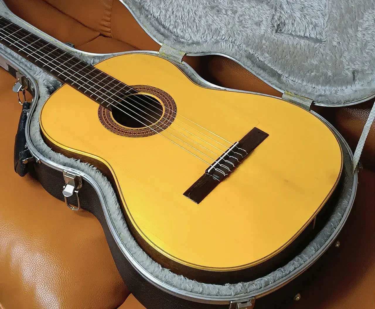 گیتار کلاسیک آنتونیو آپاراسیو مدل AA15|گیتار، بیس، امپلیفایر|رشت, گلسار|دیوار