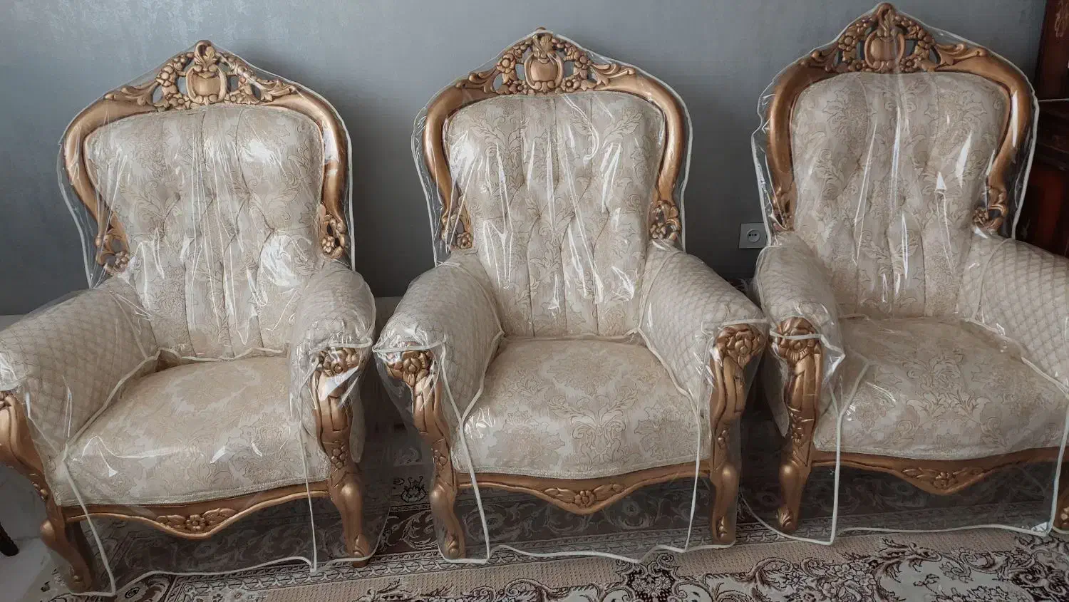 مبل  نه نفره شیک در حد نو|مبلمان خانگی و میز عسلی|اسفراین, |دیوار