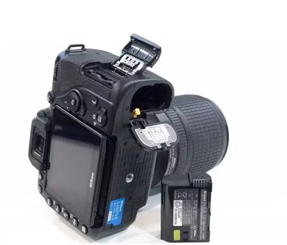 دوربین Nikon مدل D7500 - با لنز 18-140 میلی‌متری|دوربین عکاسی و فیلم‌برداری|بندر انزلی, جزیره|دیوار