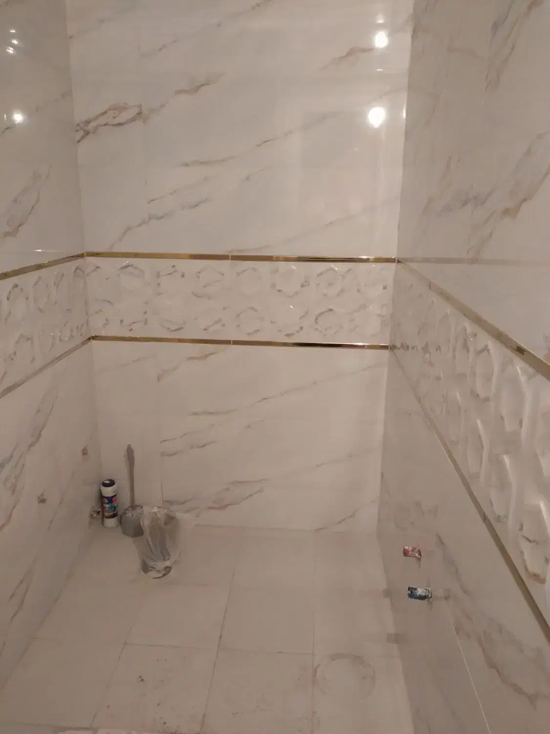 اجرایکاشیسرامیکموزائیک نمایساختمان|خدمات پیشه و مهارت|میانه, |دیوار