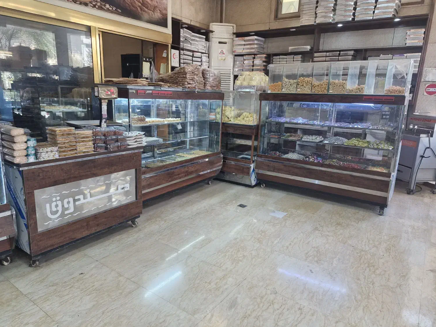 ویترین خشک مغازه قنادی و نان فانتزی|فروشگاه و مغازه|باقرشهر, |دیوار