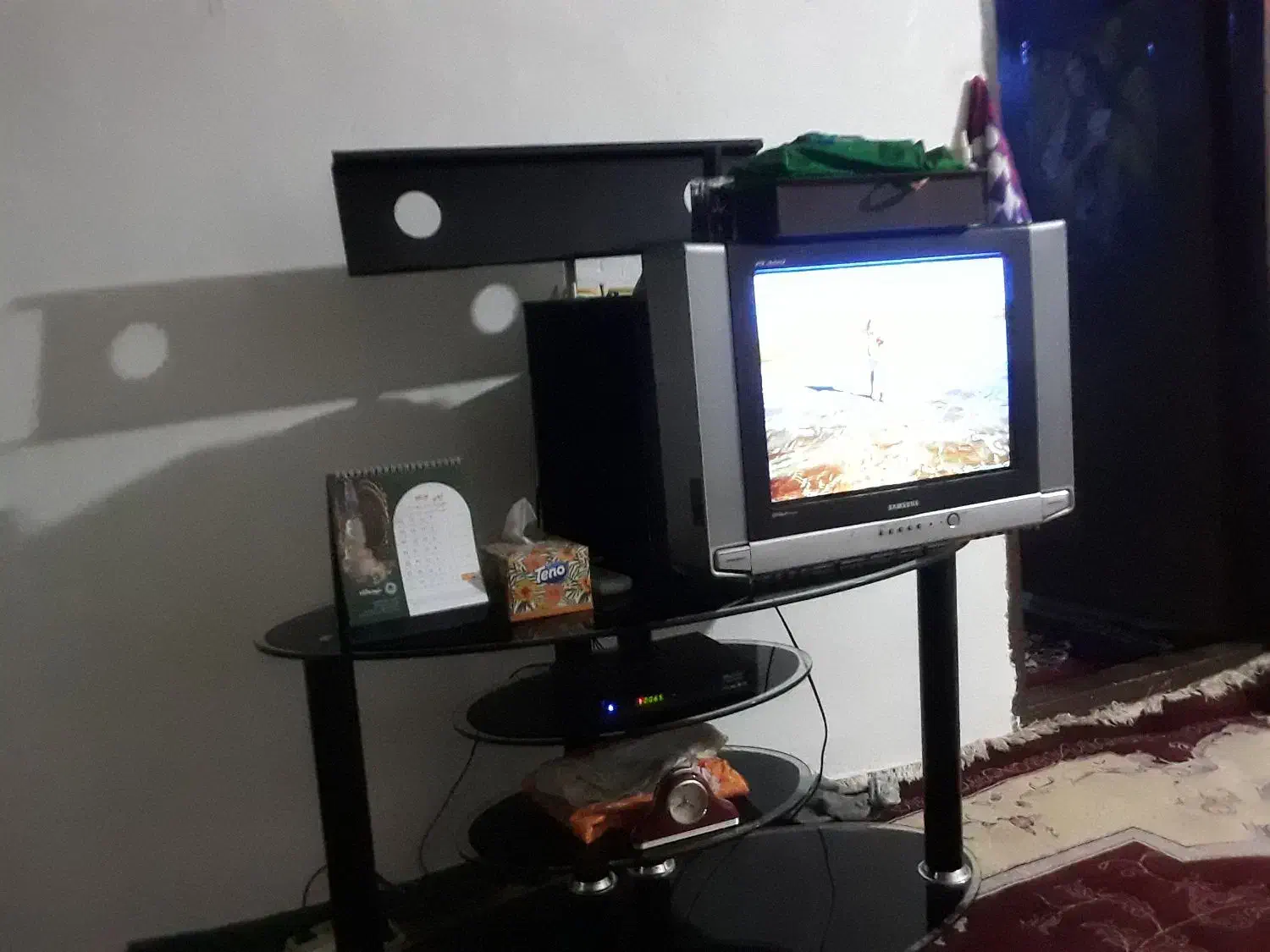 زیر تلویزون و فرش|تلویزیون و پروژکتور|اسلام‌‌آباد غرب, |دیوار