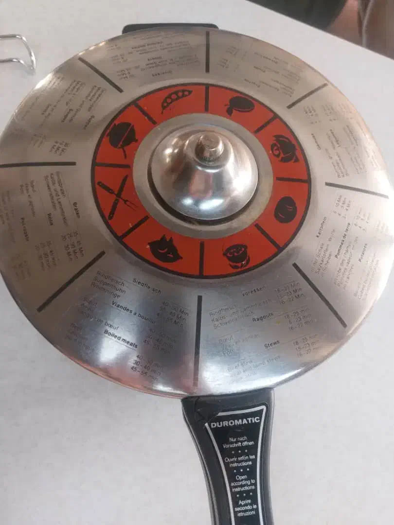 زودپز سوئیسی ۶یا ۸ لیتری|ظروف پختوپز|اصفهان, بهارستان|دیوار