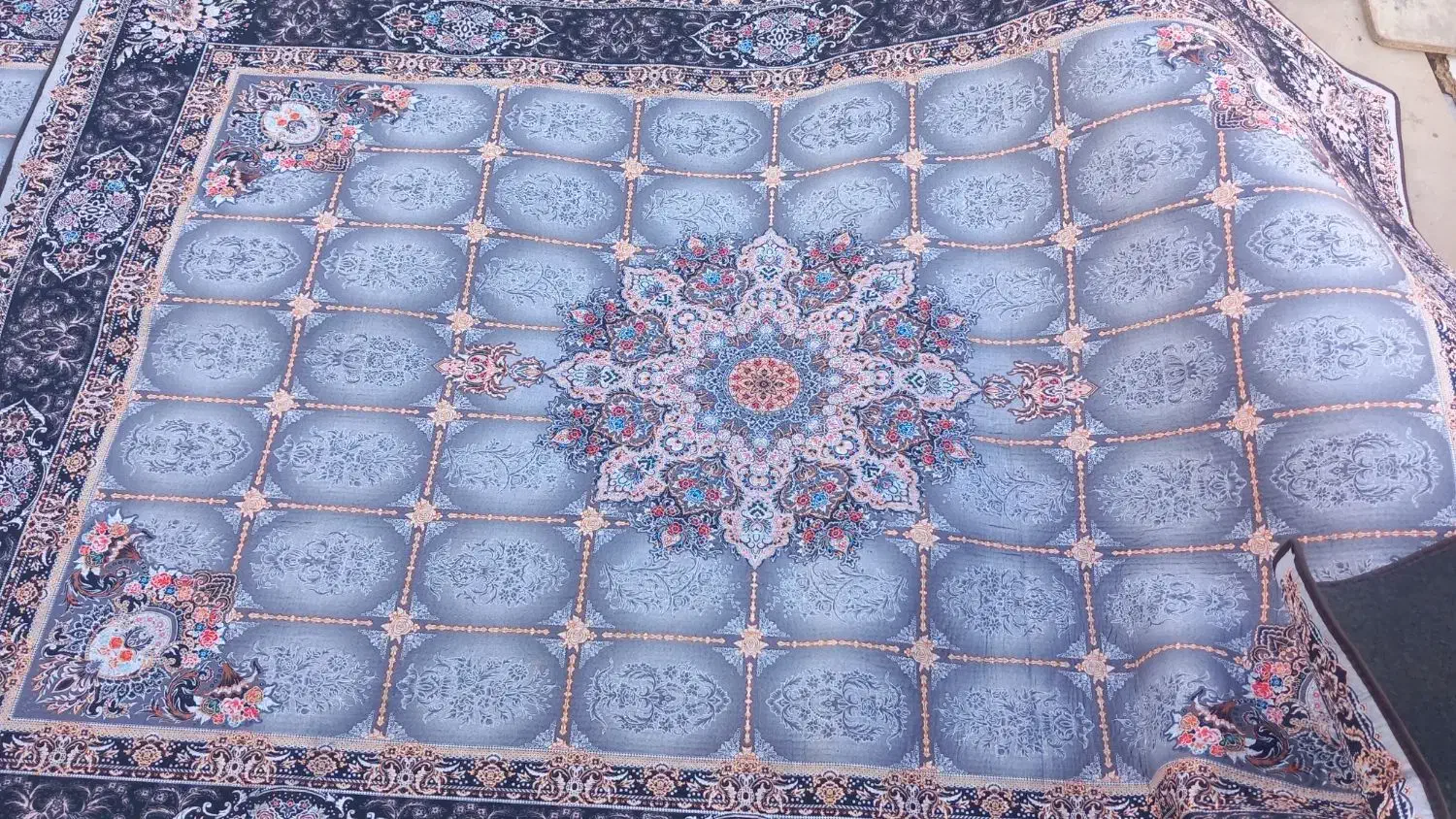 قالیچه|فرش|پاکدشت, حصار امیر|دیوار