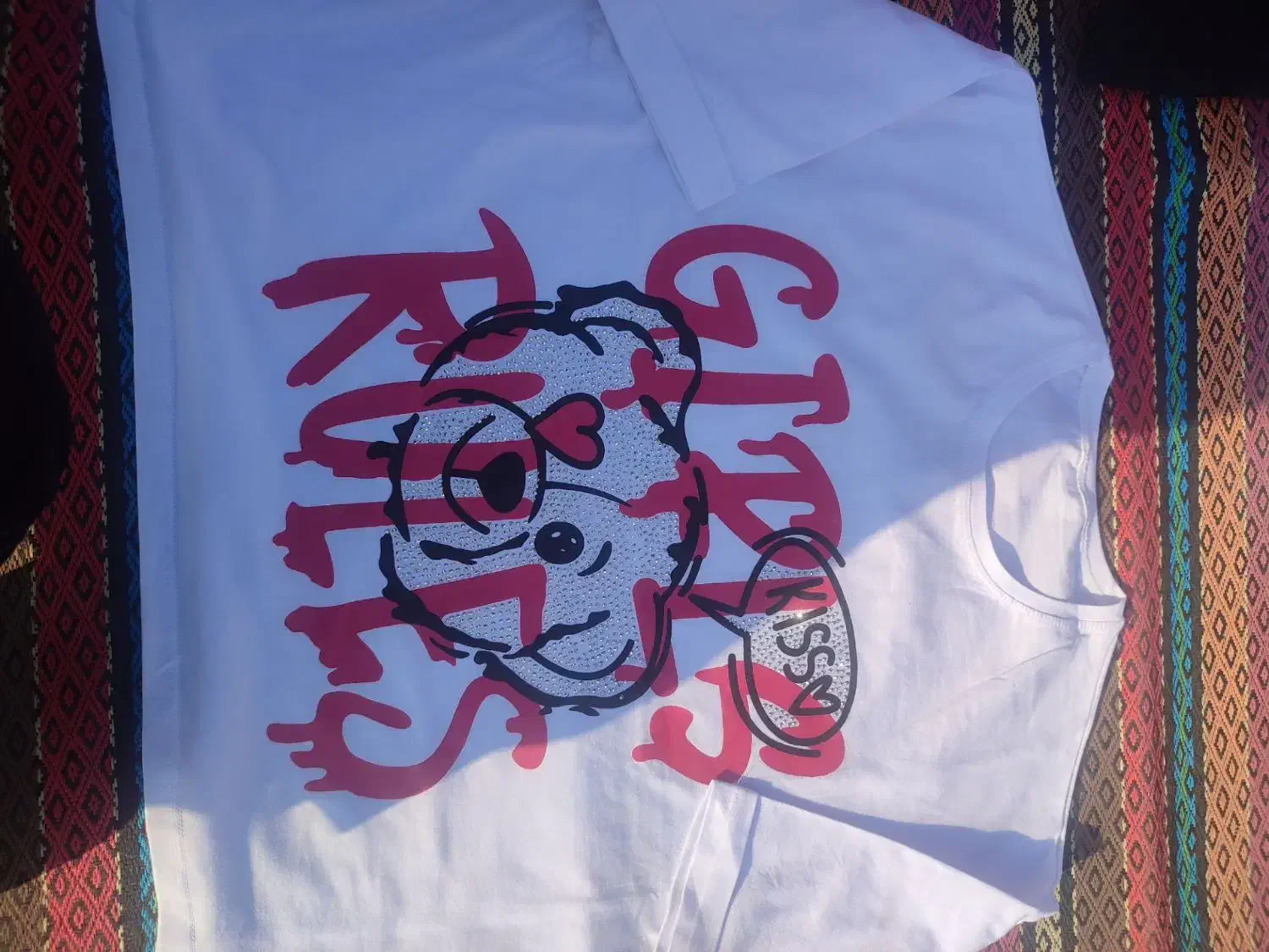 انواع تیشرت|لباس|رباط‌کریم, رباط‌کریم|دیوار