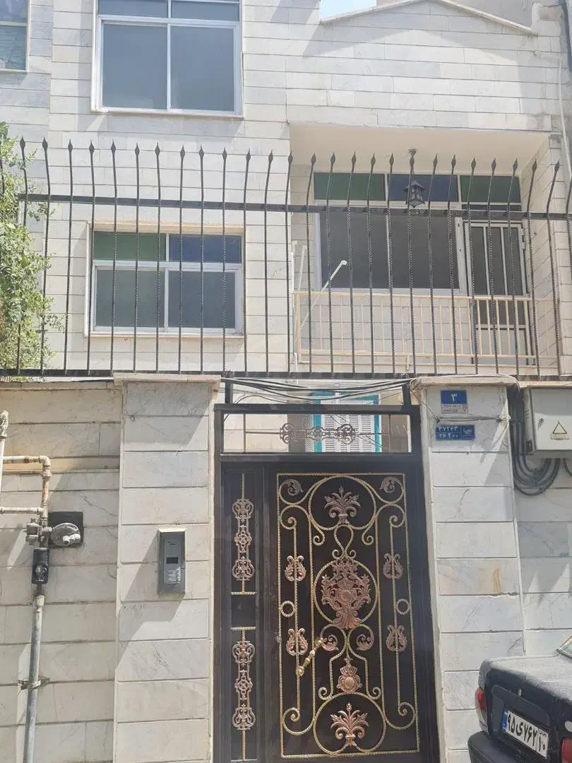 حیاط دربست خیابان کیانی