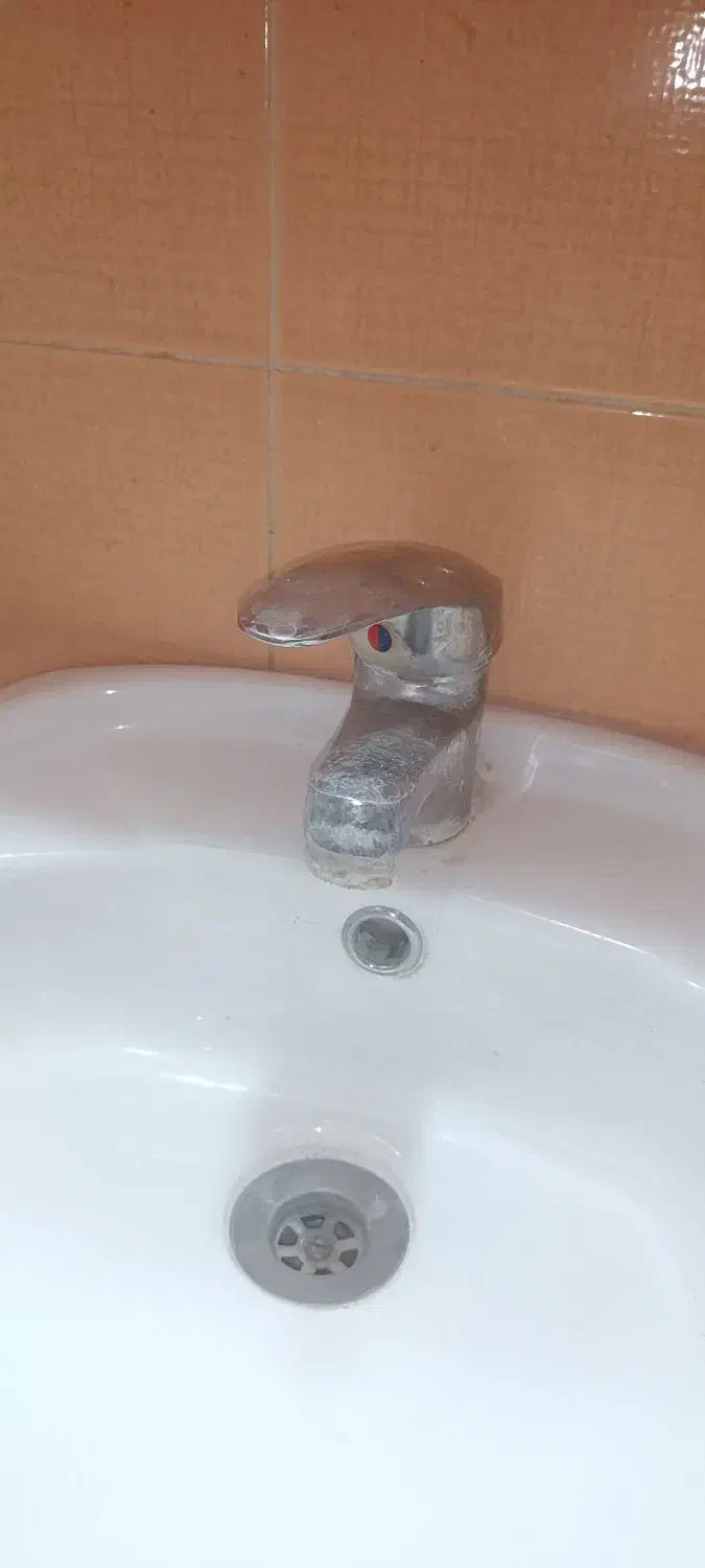 شیرآلات، آینه سرویس، سنگ توالت، روشویی و سیفون|مصالح و تجهیزات ساختمان|کاشان, شهرک خاتم الانبیا (مسکن ملی کاشان)|دیوار