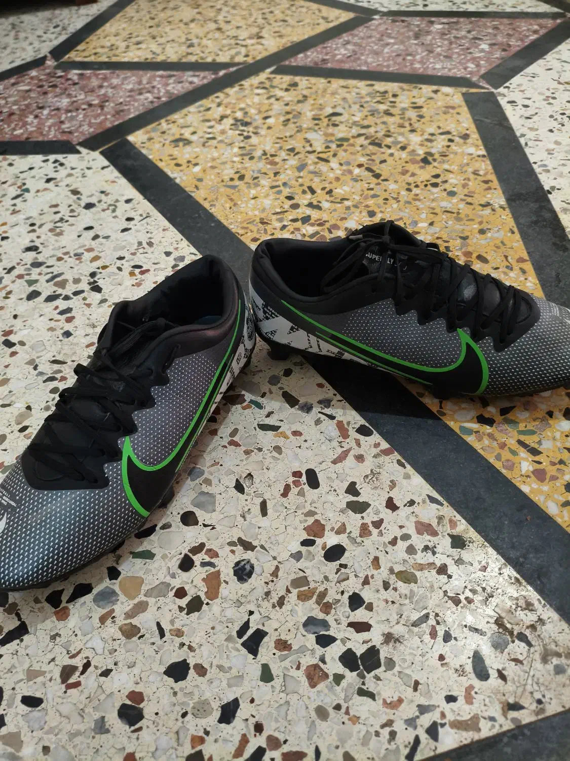 کفش فوتبال نایک شماره ۴۳|تجهیزات ورزشی|دزفول, |دیوار