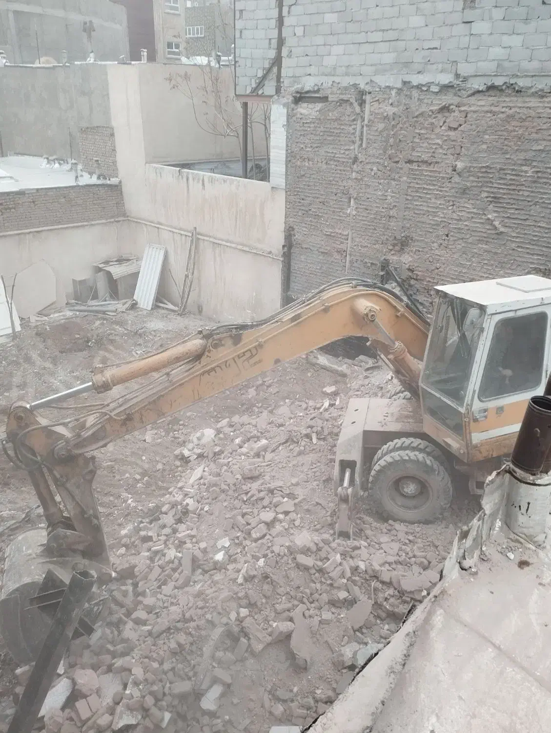 تخریب ساختمان و خاکبرداری|خدمات پیشه و مهارت|تبریز, |دیوار