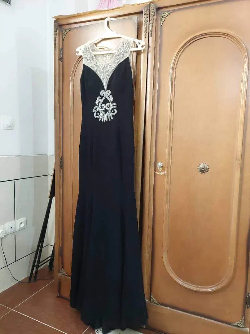لباس مجلسی|لباس|مبارکه, |دیوار
