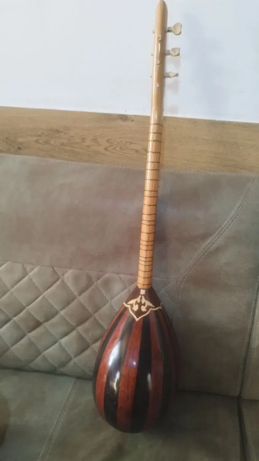 ساز جورا|سازهای سنتی|شهرضا, |دیوار