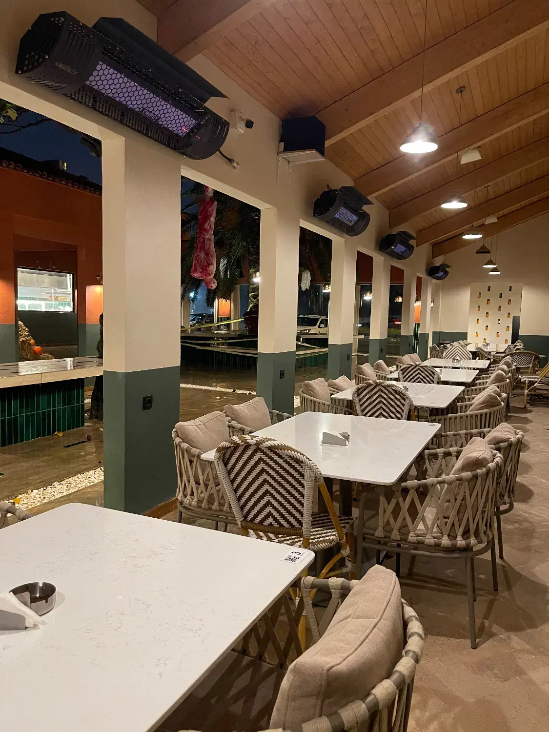 استخدام آشپز و کمک آشپز در بارولو|استخدام خدمات فروشگاه و رستوران|نوشهر, |دیوار