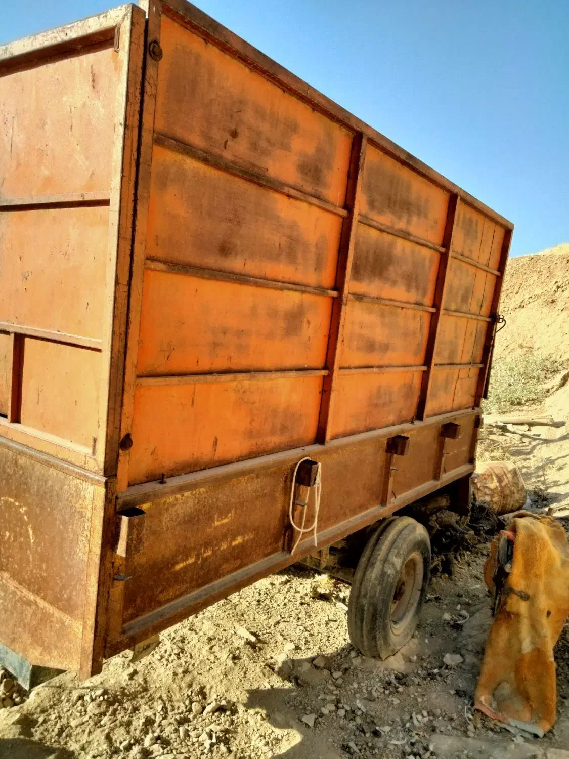 تریلی|خودرو سنگین|زمکان, |دیوار