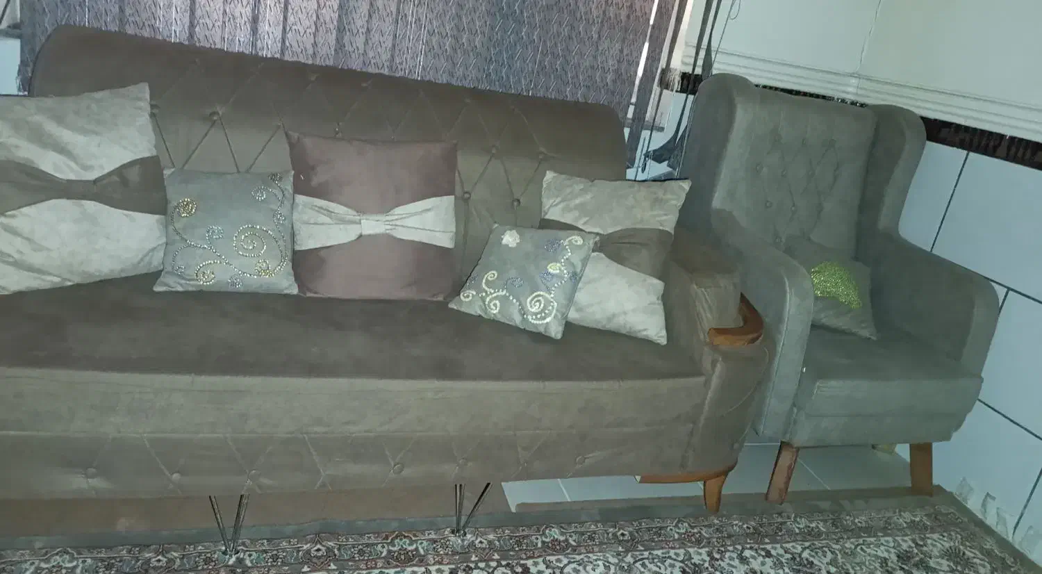 مبل چستر فرانسوی به همراه میز و گل میز|مبلمان خانگی و میز عسلی|دوگنبدان, |دیوار