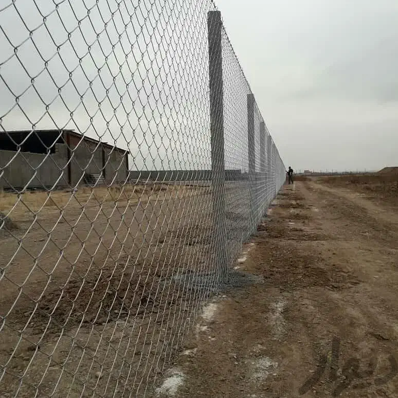 نصاب فنس وسیم خاردار(خطی)|خدمات باغبانی و درختکاری|بیجار, |دیوار