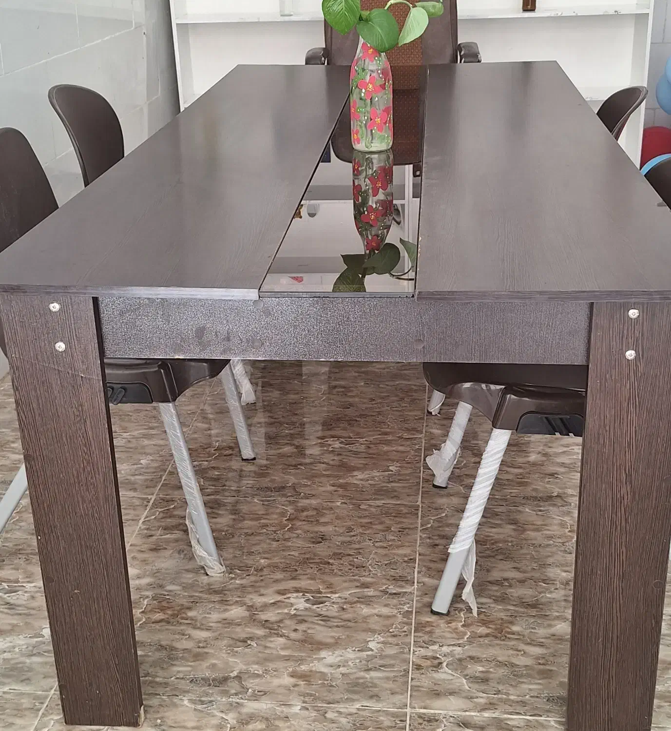 میز چوبی در حد نو|میز و صندلی غذاخوری|لنجان, |دیوار