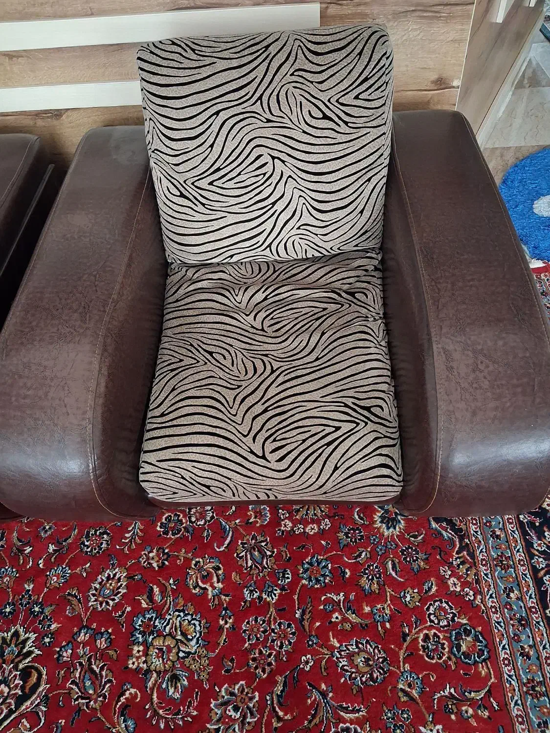 مبل راحتی|مبلمان خانگی و میز عسلی|قم, باغ کرباسی|دیوار