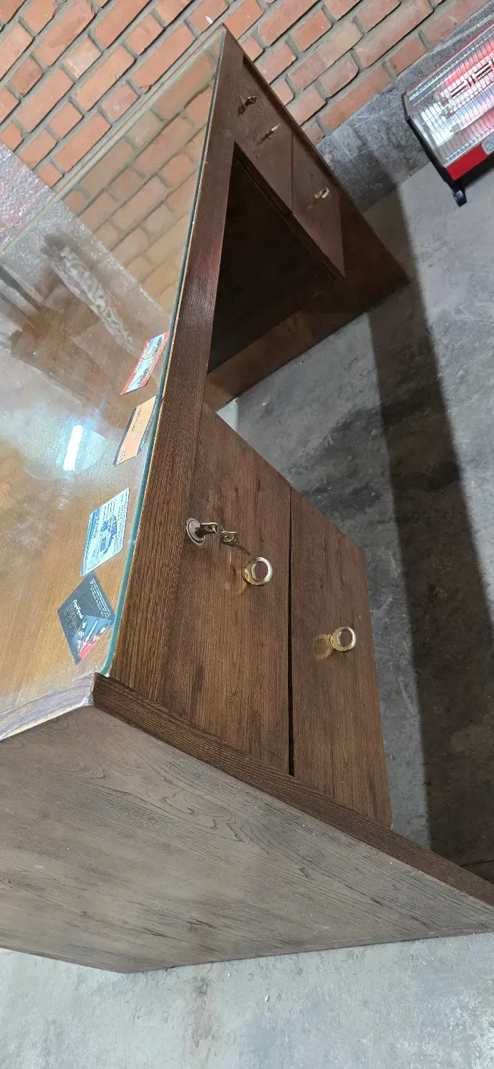 میز کار چوبی چهار کشو، میز ناهارخوری و کتابخانه|میز و صندلی غذاخوری|کهریزک, |دیوار