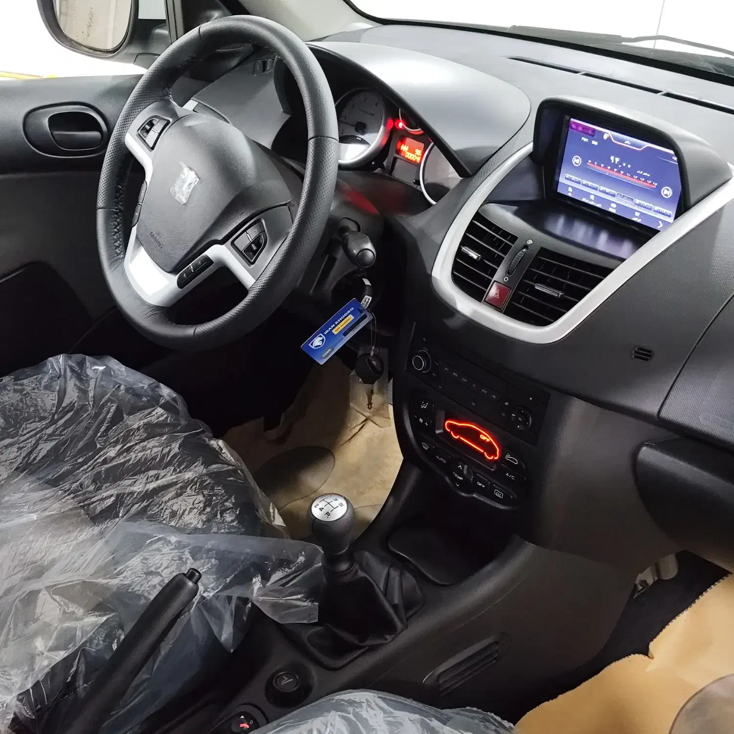 پژو ۲۰۷i - سقف شیشه ای ۱۴۰۴|خودرو سواری و وانت|رشت, شهرک پردیسان|دیوار