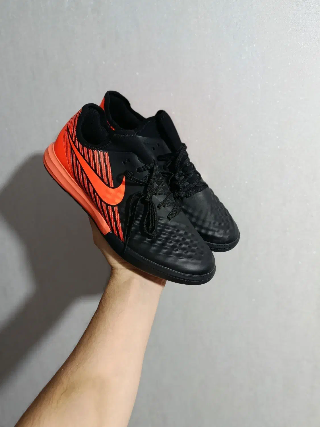 کفش سالنی|کیف، کفش، کمربند|شیروان (خراسان), |دیوار