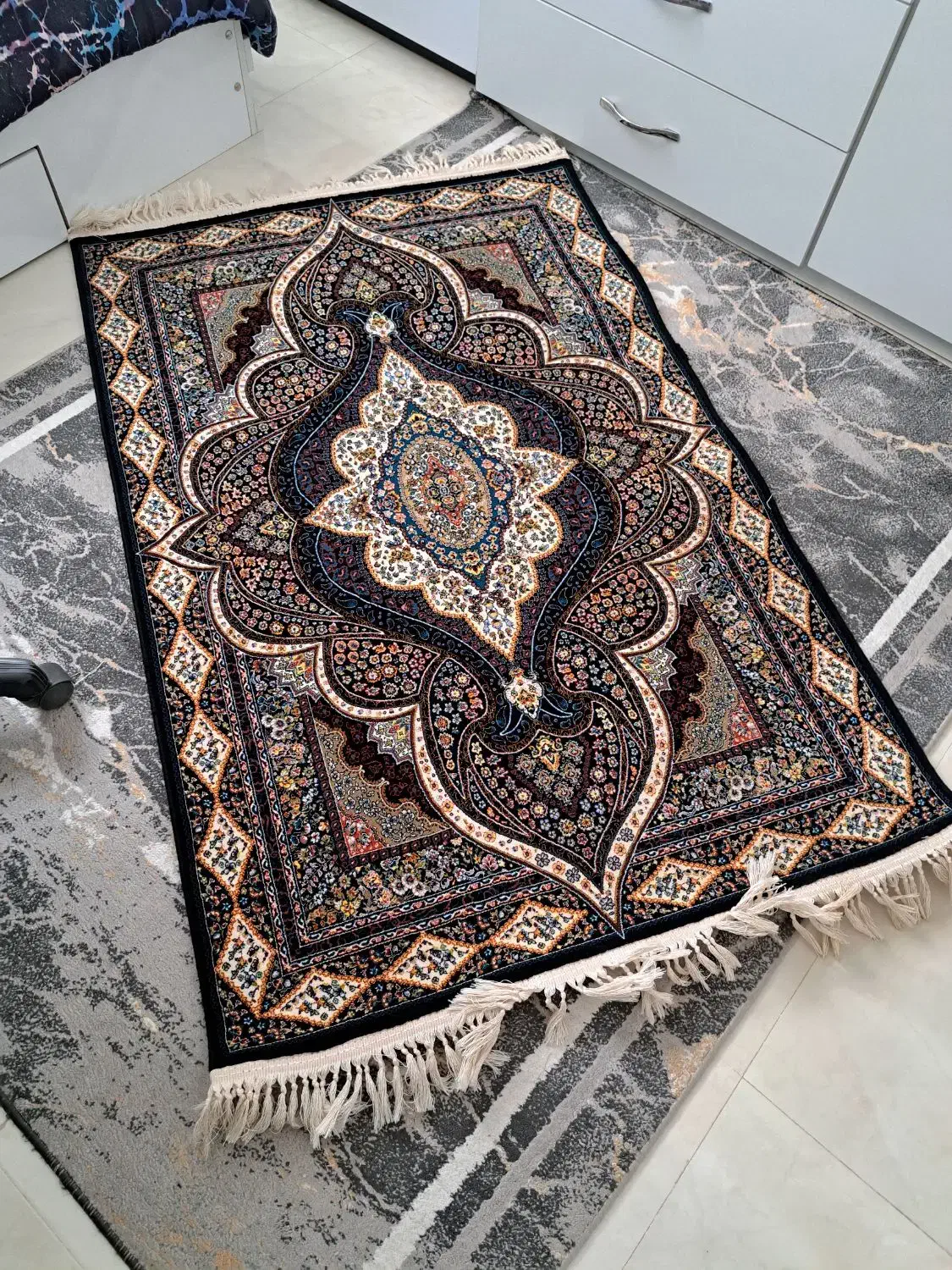 فرشه ۹ متری با دوتا ۲ متری|فرش|مهاجران, |دیوار