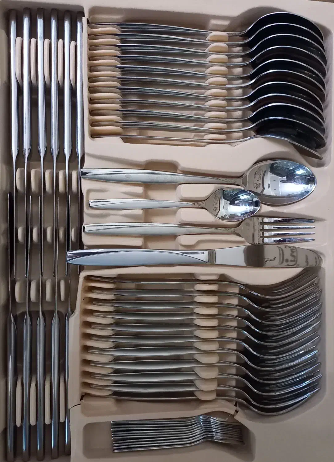 سرویس قاشق و چنگال ۱۲۹ پارچه با جعبه چوبی|ظروف سرو و پذیرایی|تهران, امامت|دیوار