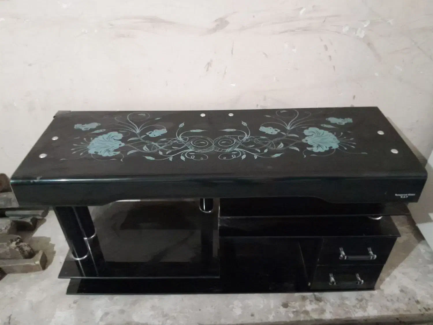 میز تلوزیون|میز تلویزیون|بشاریات, |دیوار