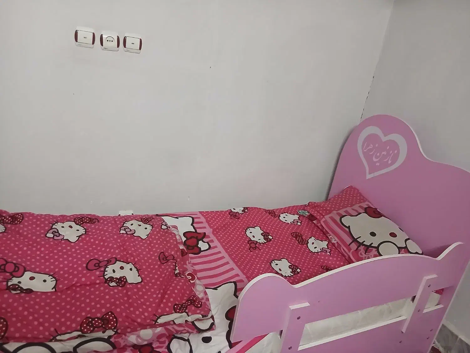 تخت کودک و نوجوان|تخت و سرویس خواب|شاهین‌شهر, شهرک هشت بهشت|دیوار