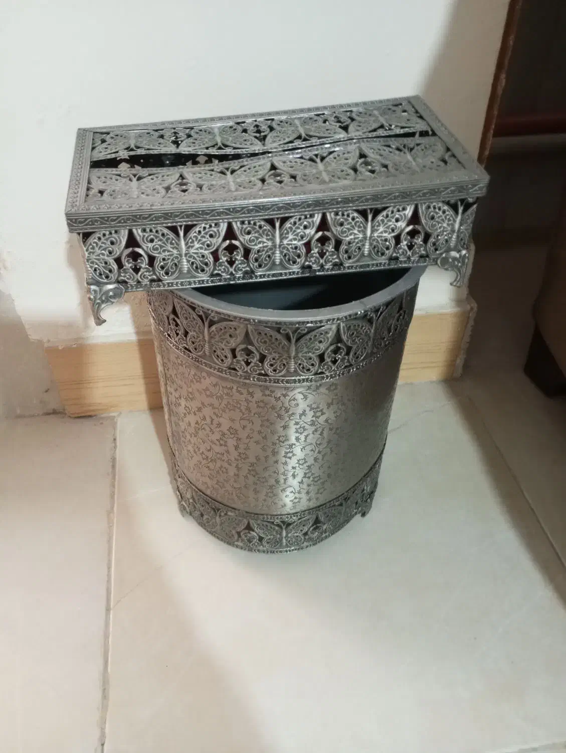 سطل اشغال با جای دستمال کاغذی|لوازم نظافت|قدس, شهرقدس|دیوار